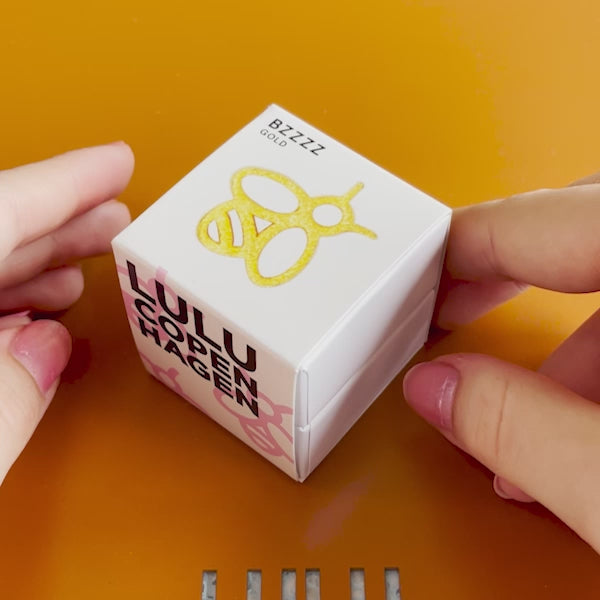 LULU Copenhagen Bzzzz ørering 1 stk Ear stud, 1 pcs Sølv - Video preview