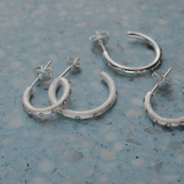 LULU Copenhagen OMG Hoops Small par forsølvet Hoops Violet - Video preview
