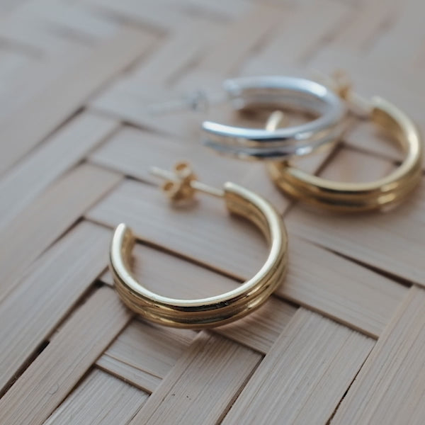 LULU Copenhagen 2for1 Medium Hoops par Hoops Sølv - Video preview
